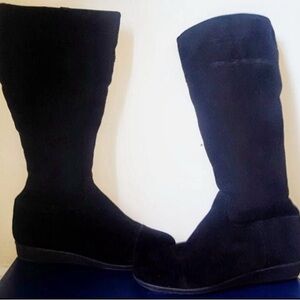 Elegant Black Suede Wedge Boots